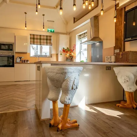 Lakes Boutique Hostel